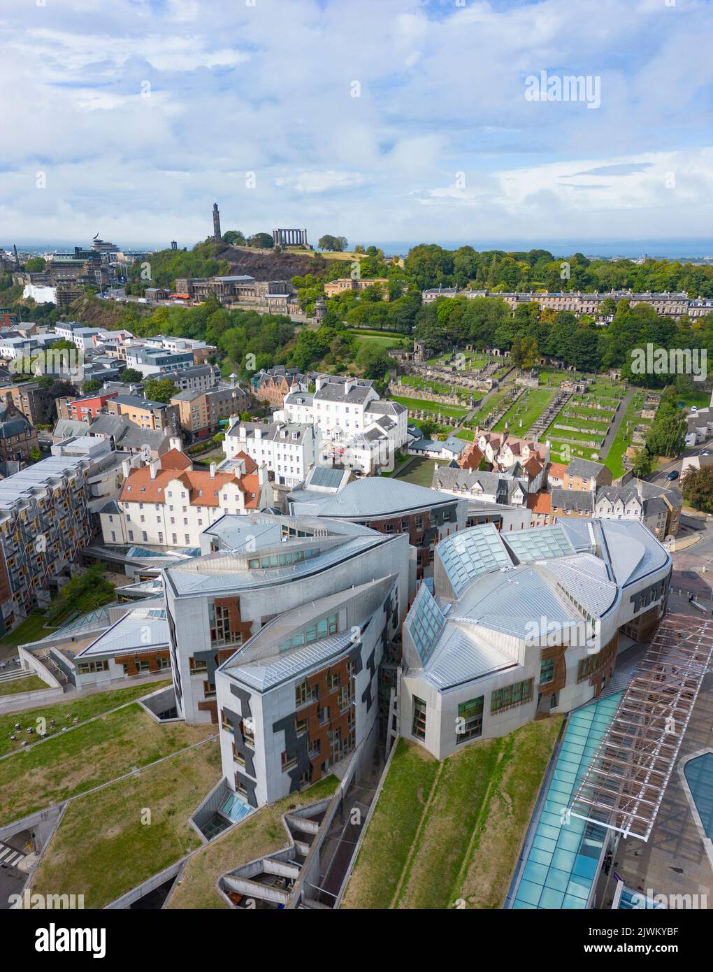 Vista aérea del edificio del Parlamento escocés en Holyrood en Edimburgo, Escocia, Reino Unido Foto de stock
