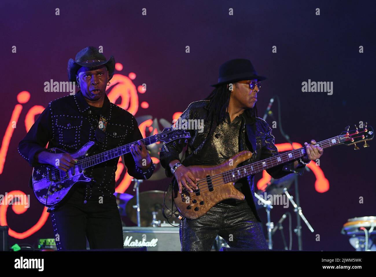 Río de Janeiro, Brasil, 2 de septiembre de 2022. El guitarrista Vernon Reid y el bajista Doug Wimbish de la banda de rock Living Colour, durante un concierto en Rock in R. Foto de stock