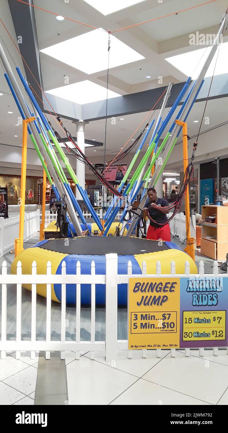Zona de juegos para niños dentro de un centro comercial en Gainesville, Florida. Foto de stock