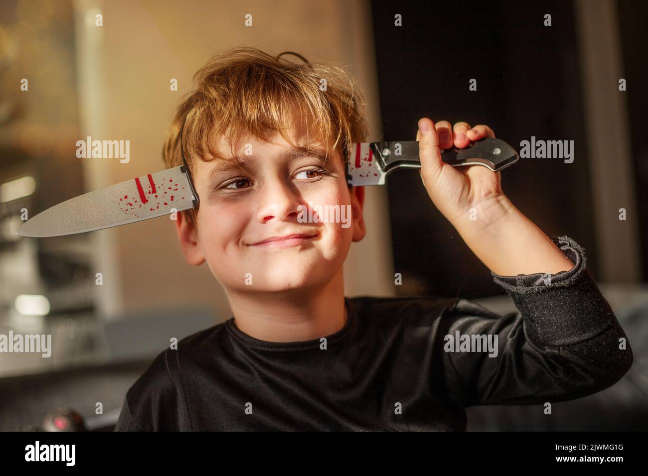 Cuchillo zombie fotografías e imágenes de alta resolución - Alamy