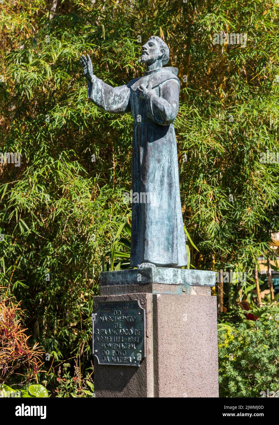 Estatua de bronce de San Francisco en el Jardín Municipal de Funchal, Madeira, Portugal Foto de stock