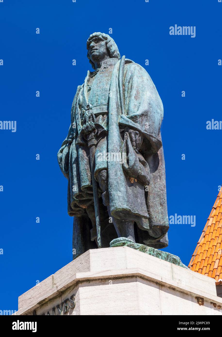 Estatua del navegante portugués João Gonçalves Zarco en el cruce de la Av Arriaga y Av. Zarco, Funchal, Madeira Foto de stock