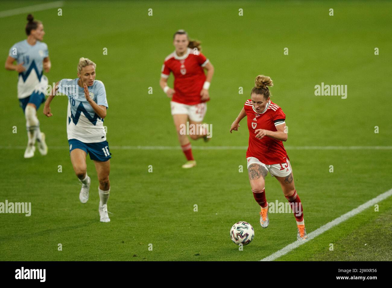 Cardiff, Reino Unido. 6th de Sep de 2022. Rachel Rowe de Gales durante el partido de clasificación para la Copa Mundial Femenina de Gales contra Eslovenia. Crédito: Noticias en vivo de Gruffydd Thomas/Alamy Foto de stock