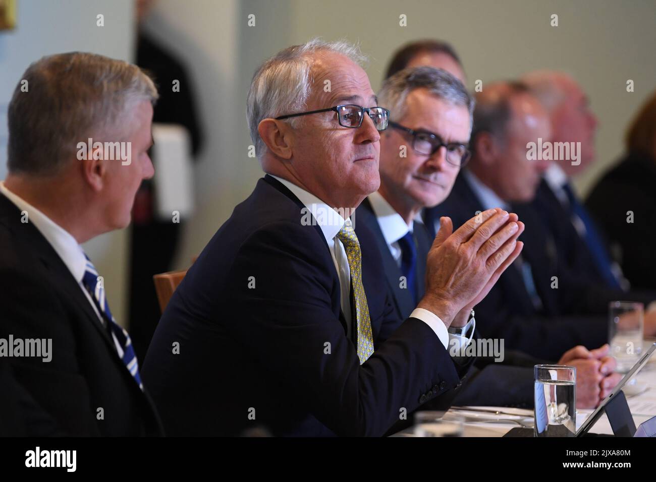 El Primer Ministro de Australia, Malcolm Turnbull, habla durante una mesa  redonda con miembros de la Cámara Australiana de Comercio e Industria  (ACCI) en el Parlamento de Canberra, el miércoles 22 de