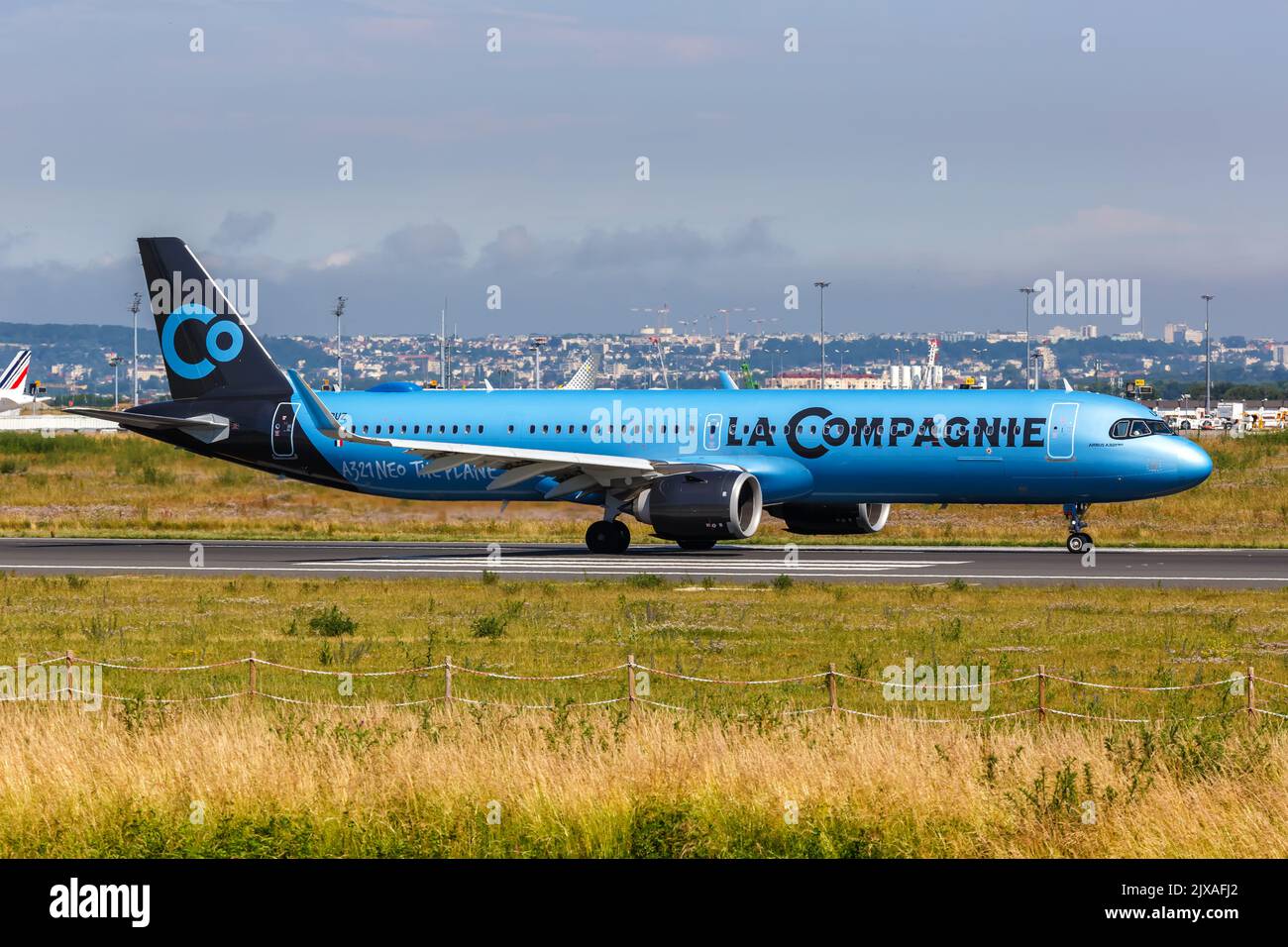París, Francia - 4 de junio de 2022: Avión La Compagnie Airbus A321neo en el aeropuerto de París Orly (ORY) en Francia. Foto de stock