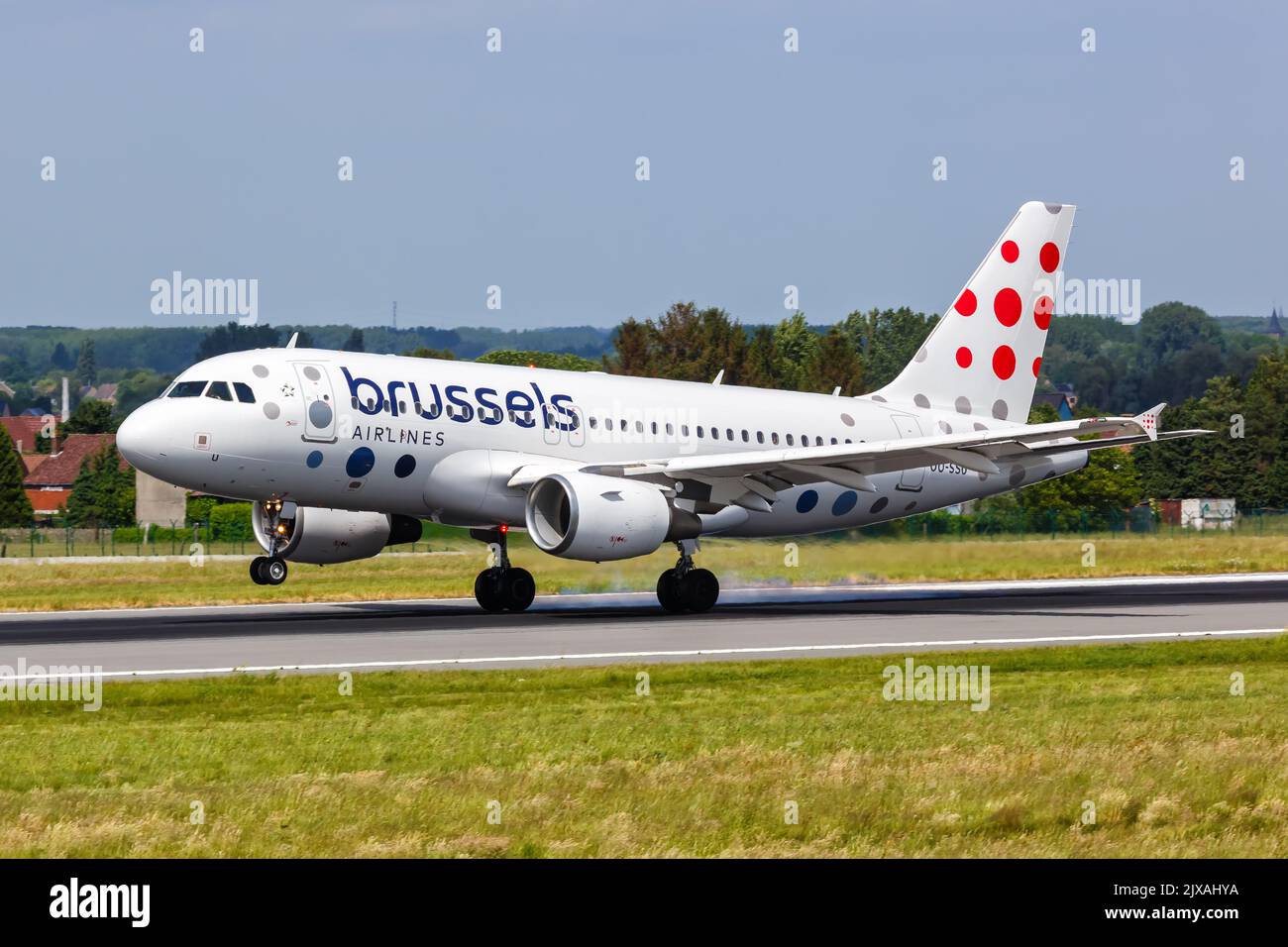 Bruselas, Bélgica - 21 de mayo de 2022: Avión Airbus A319 de Brussels Airlines en el aeropuerto de Bruselas (BRU) en Bélgica. Foto de stock