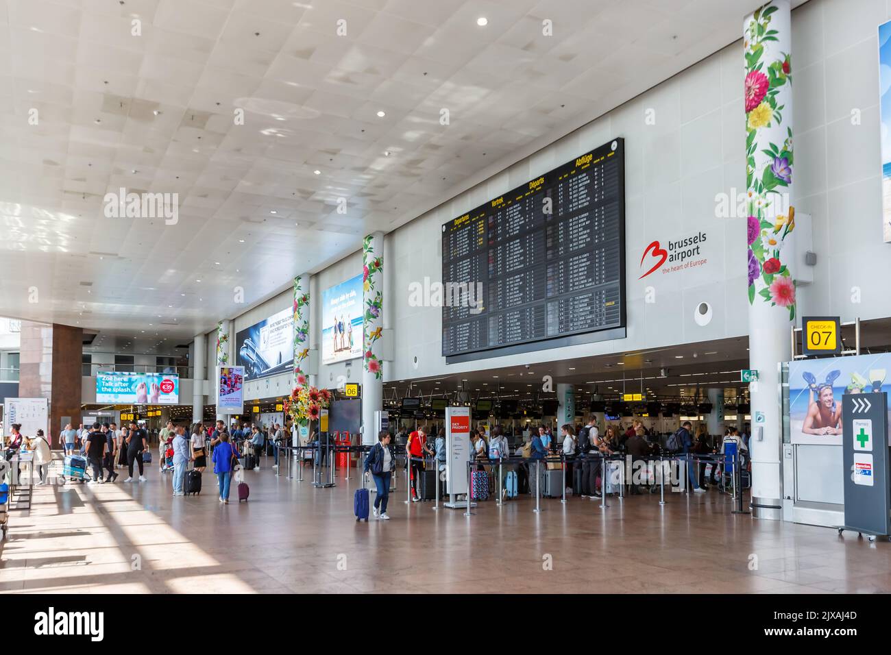 Bruselas, Bélgica - 21 de mayo de 2022: Terminal del aeropuerto de Bruselas (BRU) en Bélgica. Foto de stock