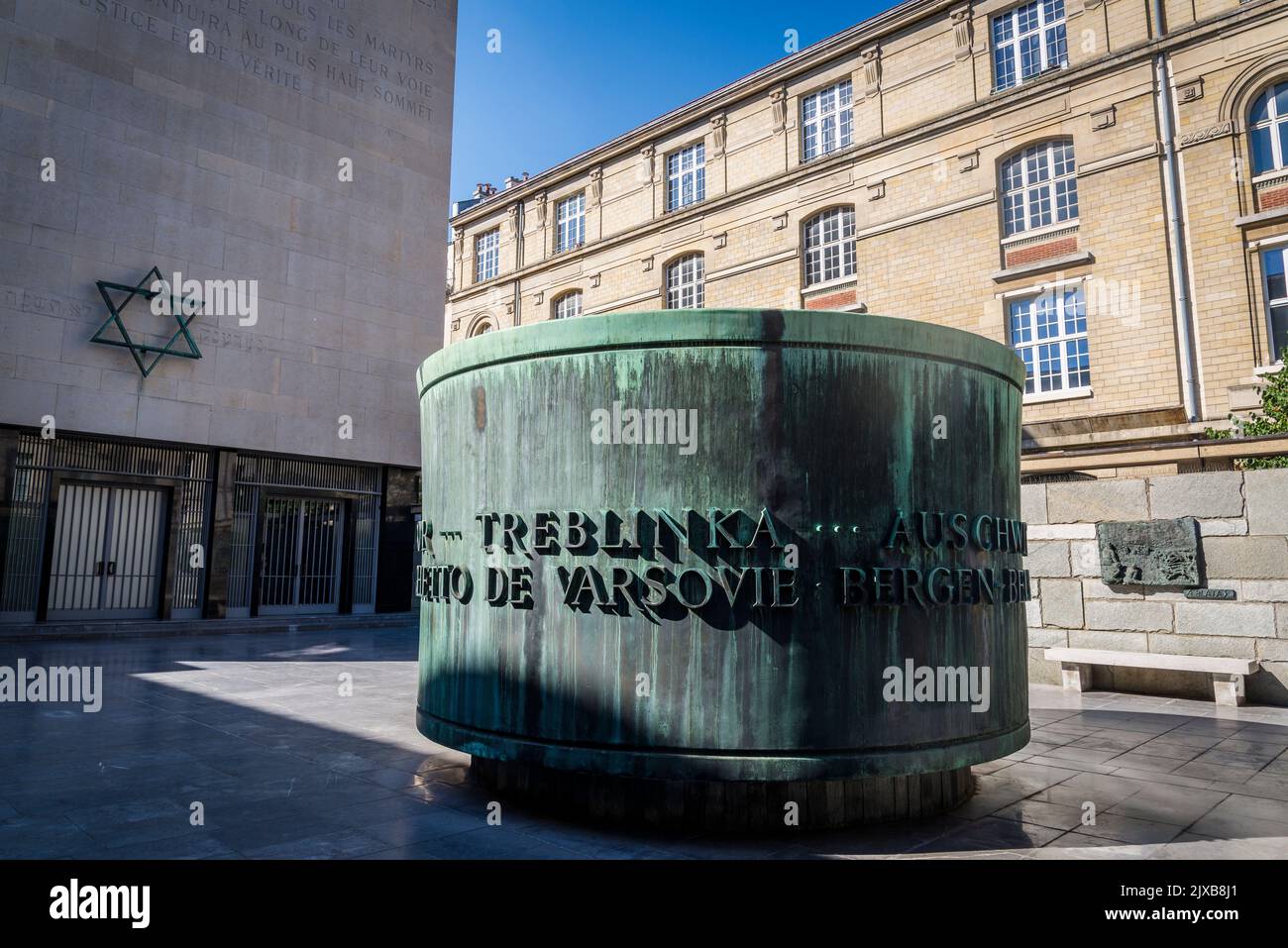 Patio del Memorial de la Shoah es el museo del Holocausto en París El monumento se encuentra en el distrito 4th de París, en el distrito de Marais, whi Foto de stock