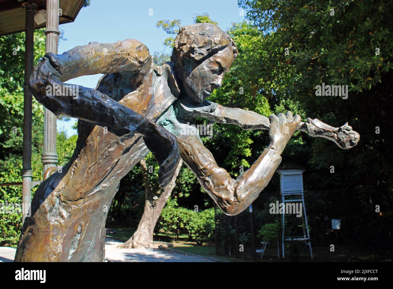 Monumentos famosos, Opatija, el conocido parque público Angiolina, la estatua del violinista Jan Kubelik, la costa adriática, la bahía de Kvarner, Croacia Foto de stock