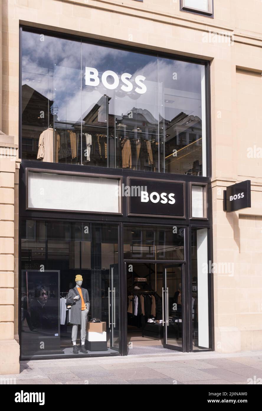 La tienda BOSS en Newcastle Upon Tyne, Inglaterra, Reino Unido Foto de stock