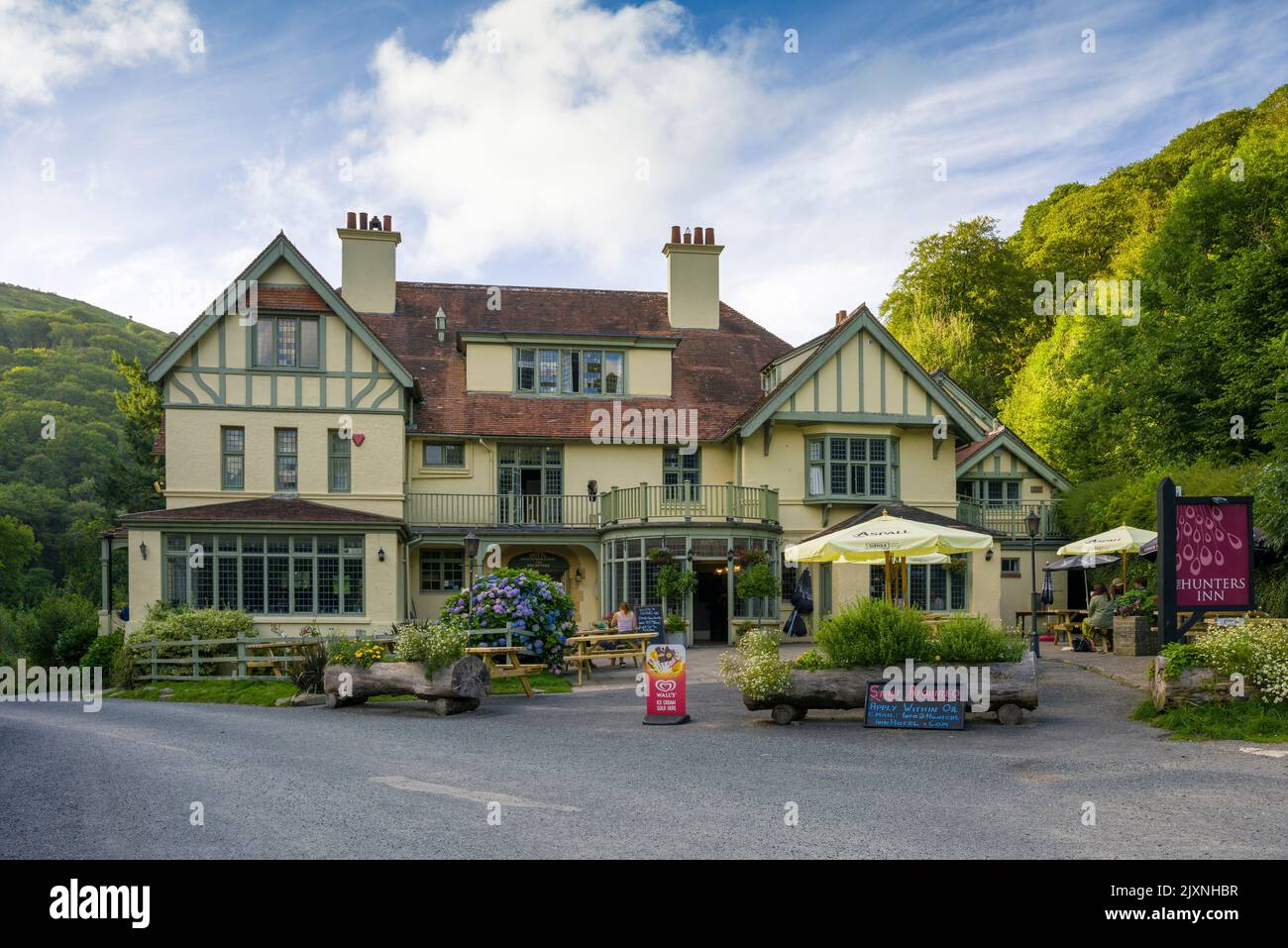The Hunter’s Inn en el valle de Heddon en el Parque Nacional de Exmoor, North Devon, Inglaterra. Foto de stock