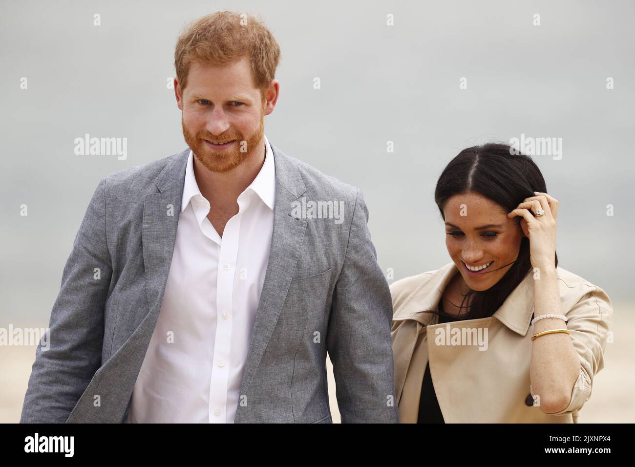 El Príncipe Harry de Gran Bretaña, el Duque de Sussex y su esposa Meghan, la Duquesa de Sussex son vistos durante una limpieza de la playa con los estudiantes de la Escuela El Príncipe Harry de Gran Bretaña, el Duque de Sussex y su esposa Meghan, la Duquesa de Sussex son vistos durante una limpieza de la playa con los estudiantes de la Escuela