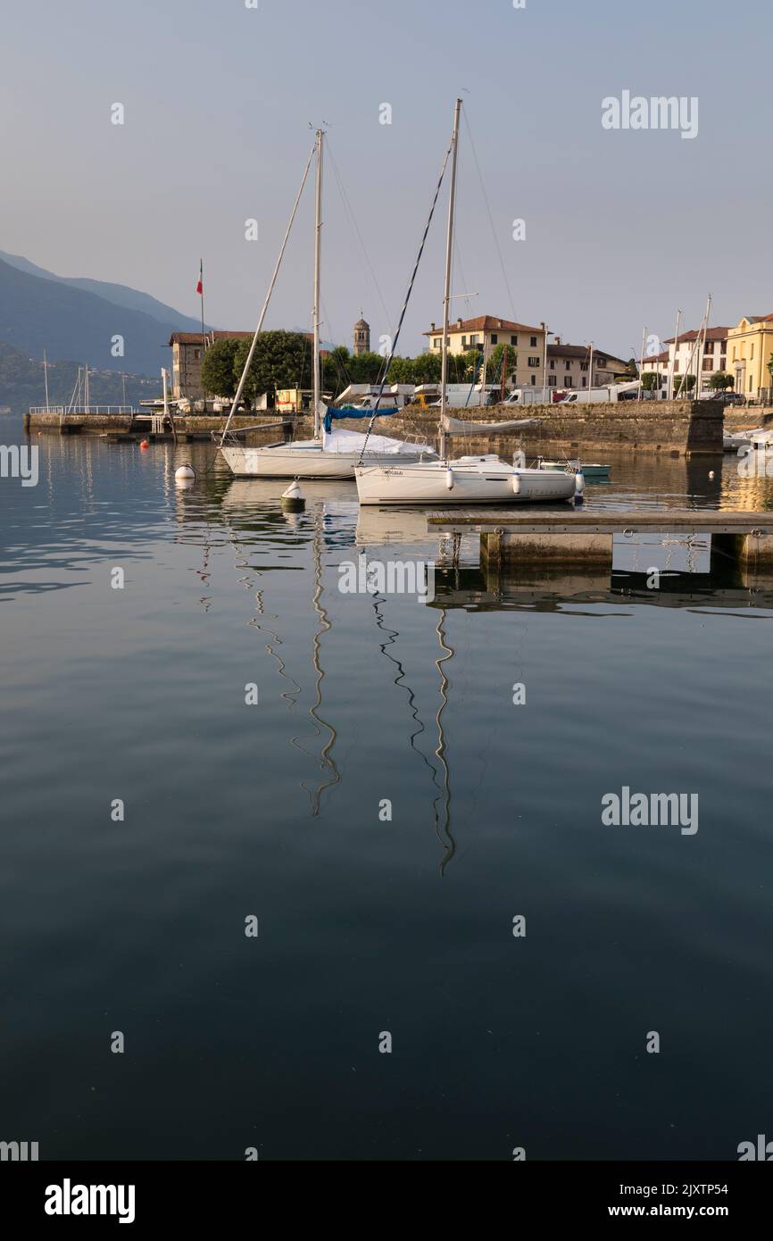 Gravedona en una mañana tranquila y pacífica, Lago Como, Italia. Foto de stock