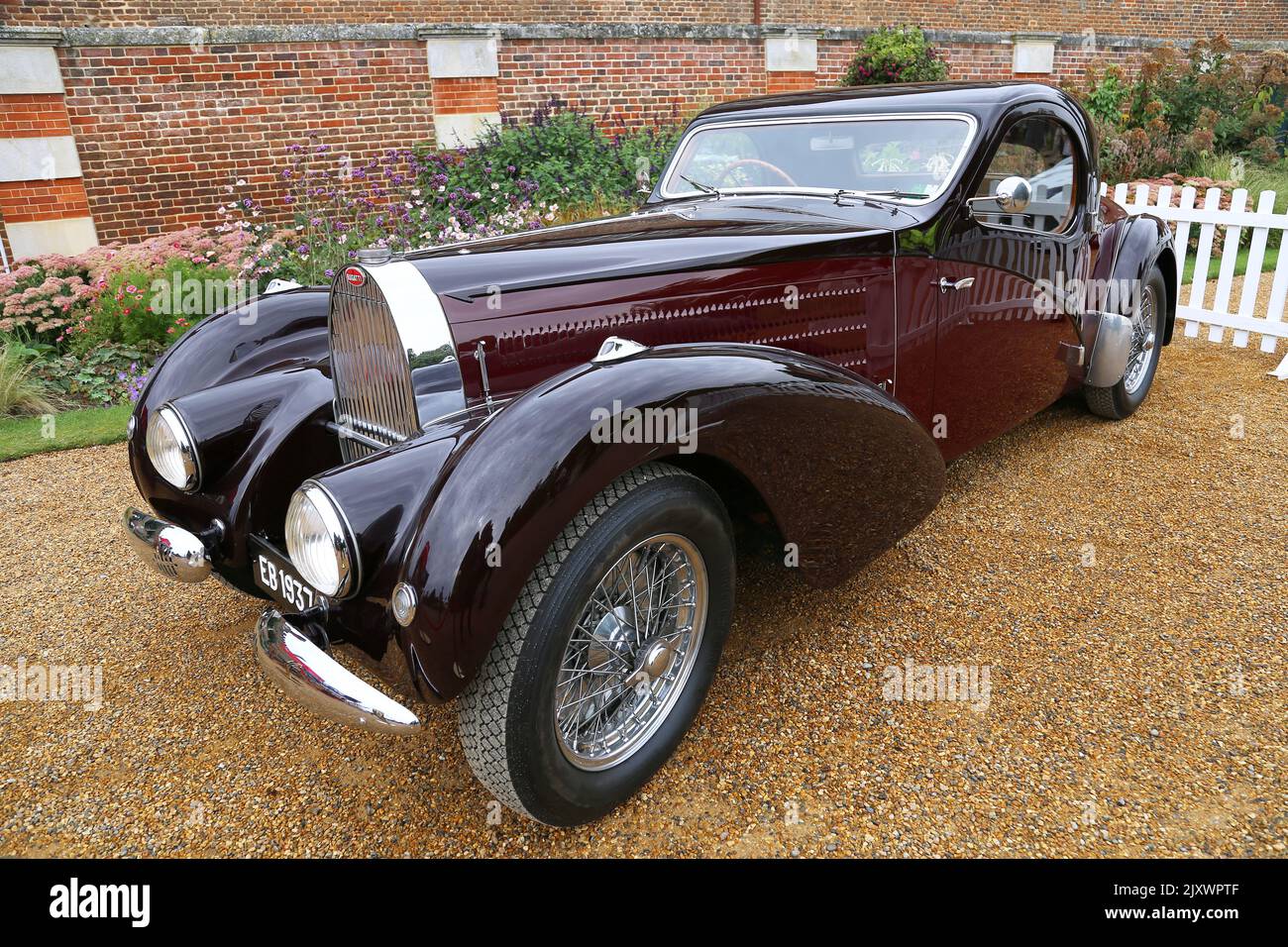 Bugatti Tipo 57 Atalante (1938). Concours of Elegance 2022, Hampton Court Palace, Londres, Reino Unido, Europa Foto de stock