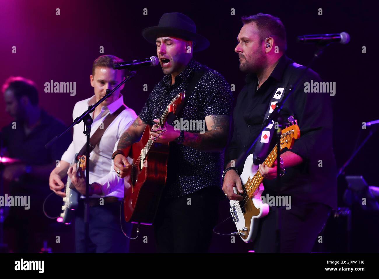 Los Wolfe Brothers actúan en el escenario de los Golden Guitar Awards  durante el Festival de Música Country Tamworth 47th en Tamworth, el viernes  26 de enero de 2019. El Tamworth Country