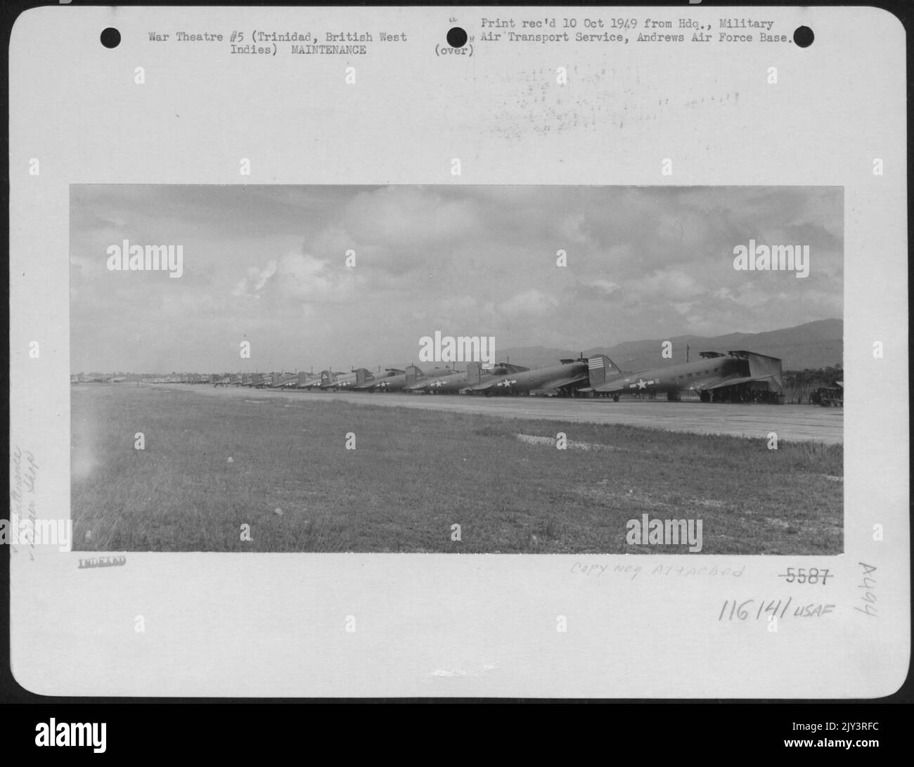 Douglas C47s en la Línea de Mantenimiento en Waller Field, Trinidad