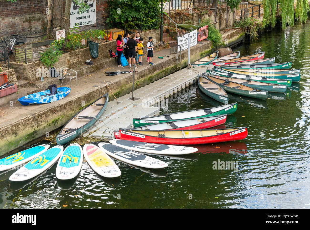 Alquiler de deportes acuáticos canoa kayak, río Wensum, Norwich, Norfolk,  Inglaterra, Reino Unido - The CanoeMan Fotografía de stock - Alamy