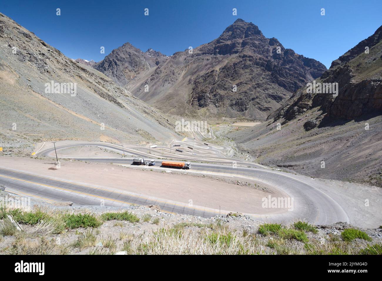Carretera internacional a Argentina en Portillo, Los Andes, Valparaíso, Chile Foto de stock