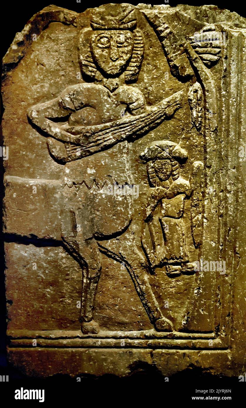Placa con una escena mitológica, desde el castillo de Lamia siglo 13th, Museo Bizantino y Cristiano de Atenas, Foto de stock