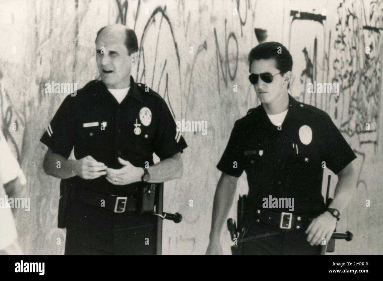 Los actores americanos Robert Duvall y Sean Penn en la película Colors