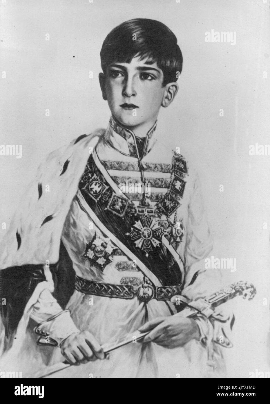 Europas jungster Konig. Neueste Aufnahme des jungen King Peter II von Jugoslawien in seiner traditionellen Furstentracht seiner vor fahren. 29 de julio de 1935. Foto de stock