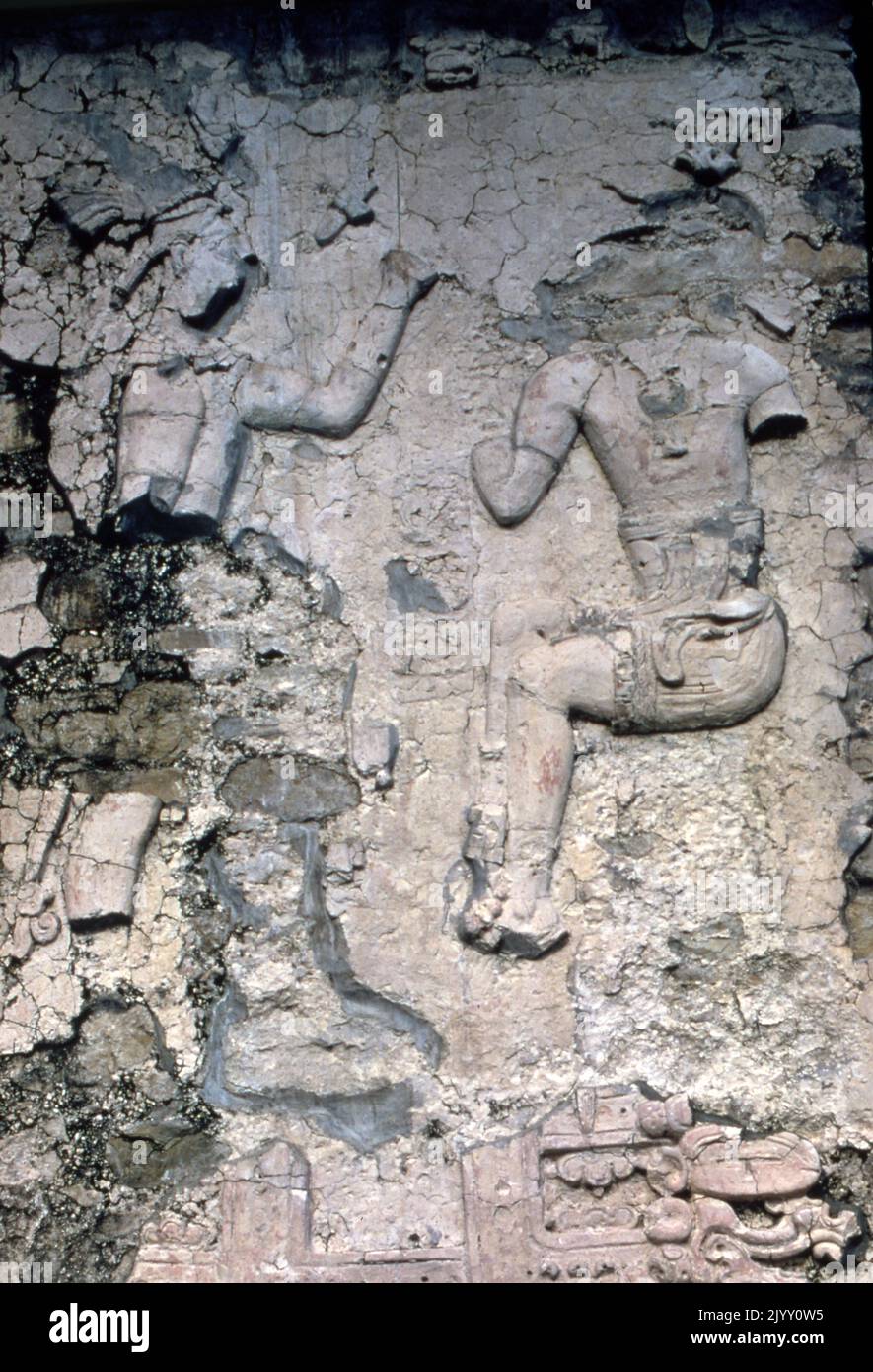 Relieve de estuco en el palacio maya en el sitio de la civilización maya precolombina de Palenque Foto de stock
