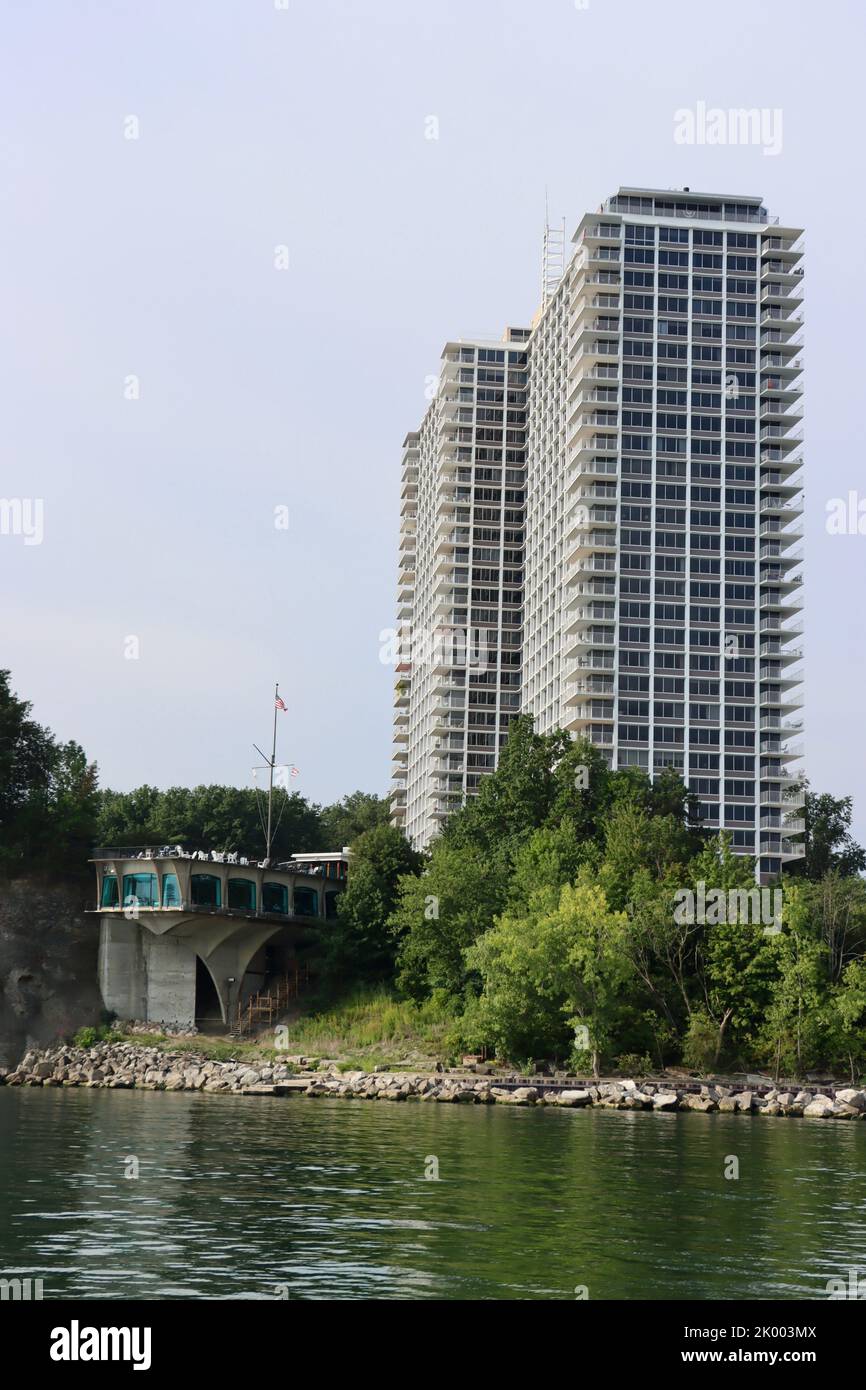 El edificio del condominio Winton Place en la Costa de Oro de Lakewood