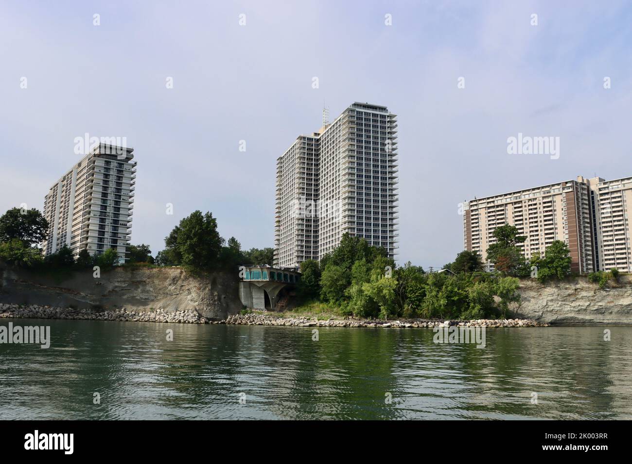 Edificios de apartamentos de gran altura en la Costa de Oro de Lakewood