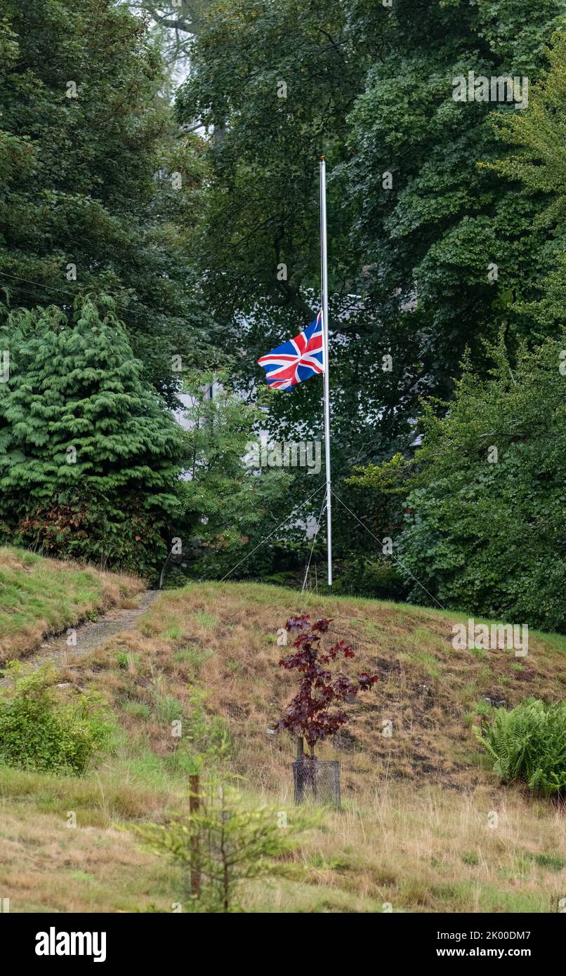 Crathis Kirk cerca de Balmoral, Aberdeenshire, Reino Unido. 8th de Sep de 2022. Esta es la Bandera adyacente a Crathie Kirk donde la Reina visitó los domingos cuando residía en Balmoral. Crédito: JASPERIMAGE/Alamy Live News Foto de stock