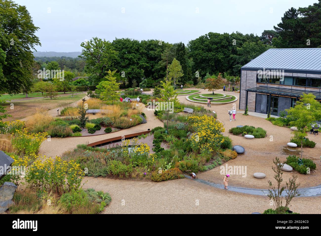 El recientemente desarrollado sitio Hilltop en RHS Gardens en Wisley Surrey, Inglaterra, Reino Unido Foto de stock