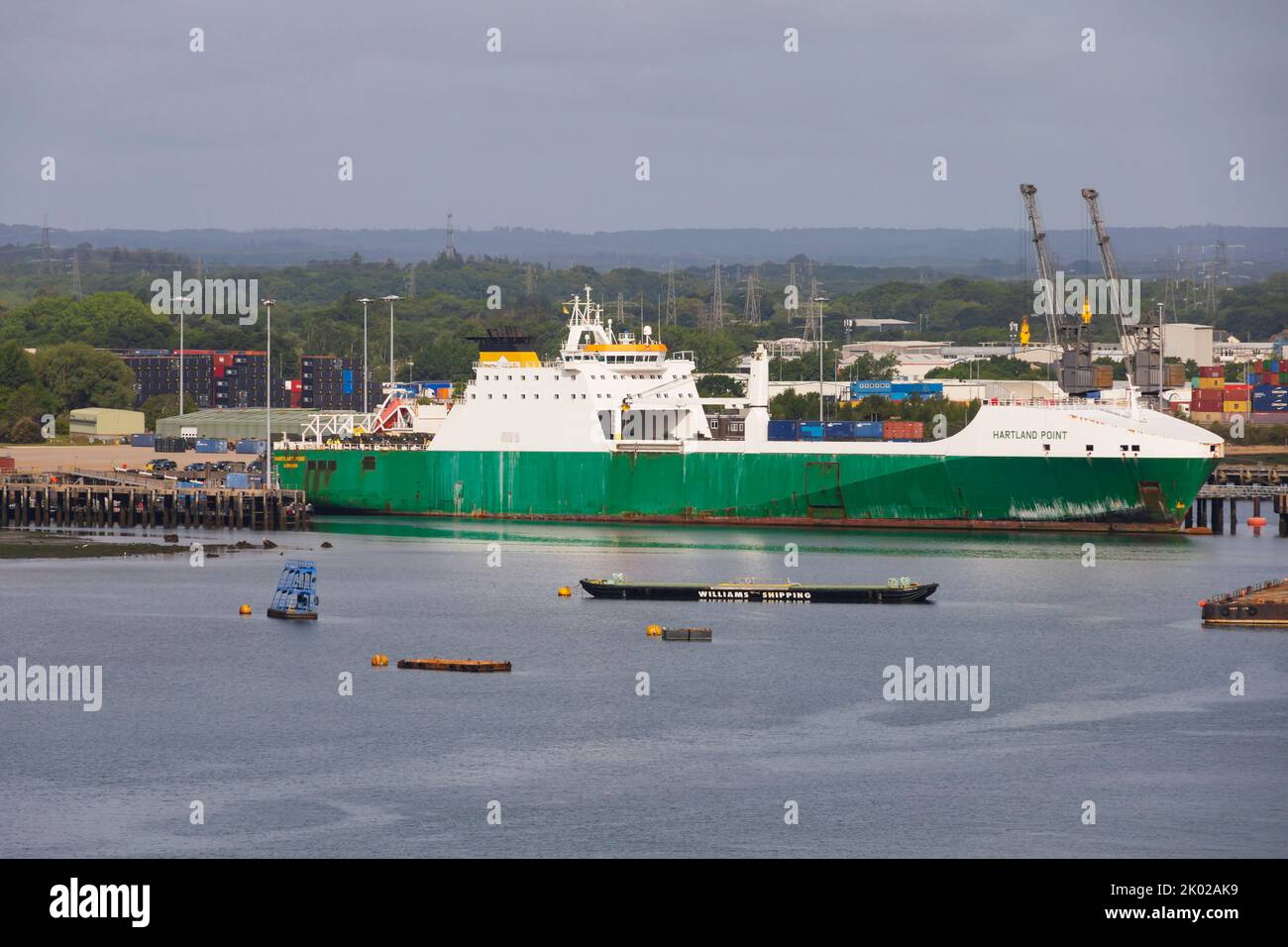 Ex militar estratégica transporte ro-ro buque sealift, MV Hartland Point, atracado en el puerto de Southampton. Foto de stock