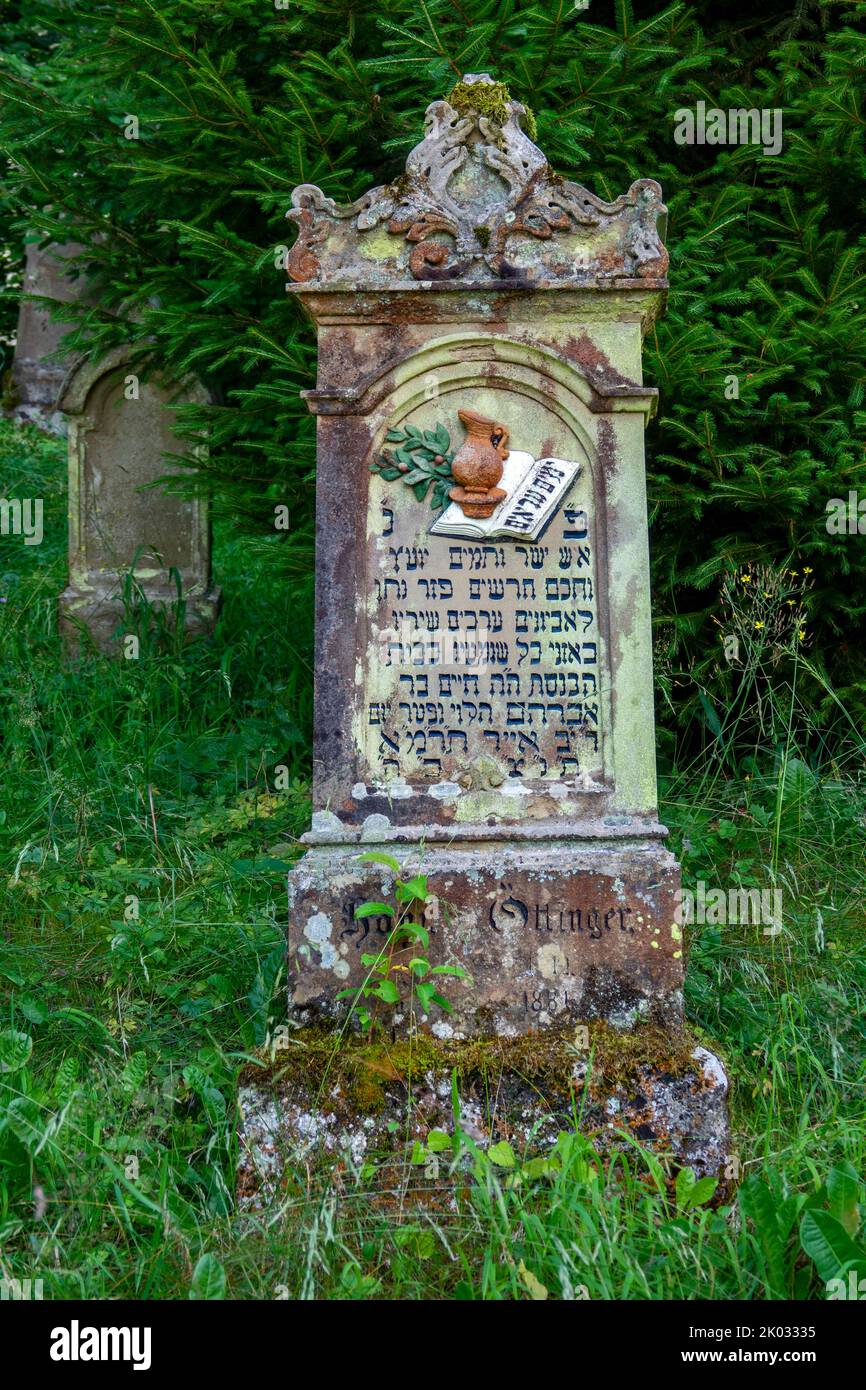 El cementerio judío Buttenhausen es un monumento cultural protegido. El cementerio fue establecido en 1789. El último entierro tuvo lugar en 1943. Foto de stock