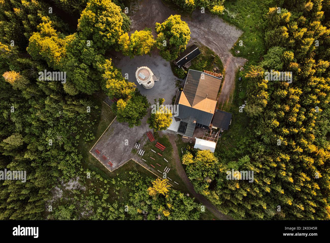 Alemania, Turingia, Ilmenau, Kickelhahn, torre de observación, posada, lugar de descanso, bosque, vista superior, foto aérea Foto de stock