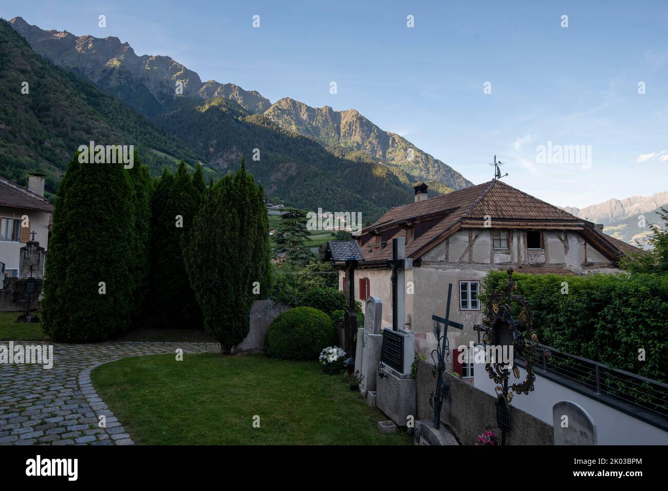 Cementerio, losas de tumbas históricas, Parcines, Tirol del Sur, Italia