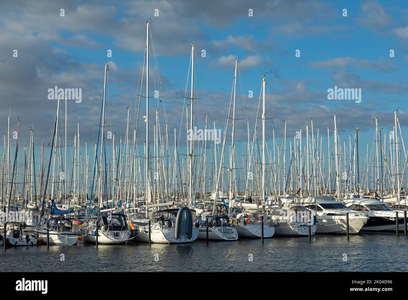 Barcos, puerto deportivo, Heiligenhafen, Schleswig-Holstein, Alemania Foto de stock