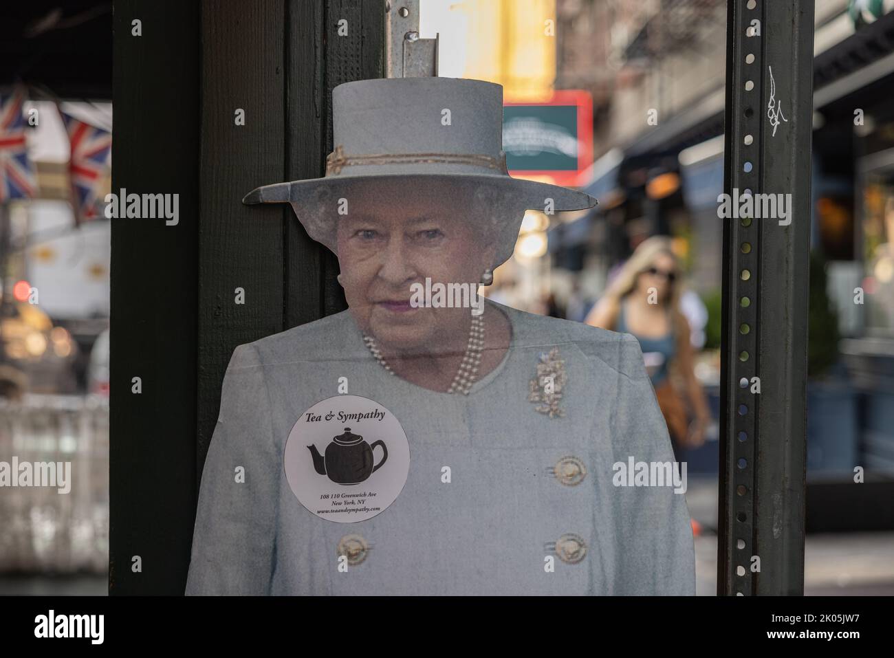 NUEVA YORK, N.Y. – 9 de septiembre de 2022: Un corte de la Reina Isabel II es visto en el restaurante Tea & Sympathy en Manhattan. Foto de stock