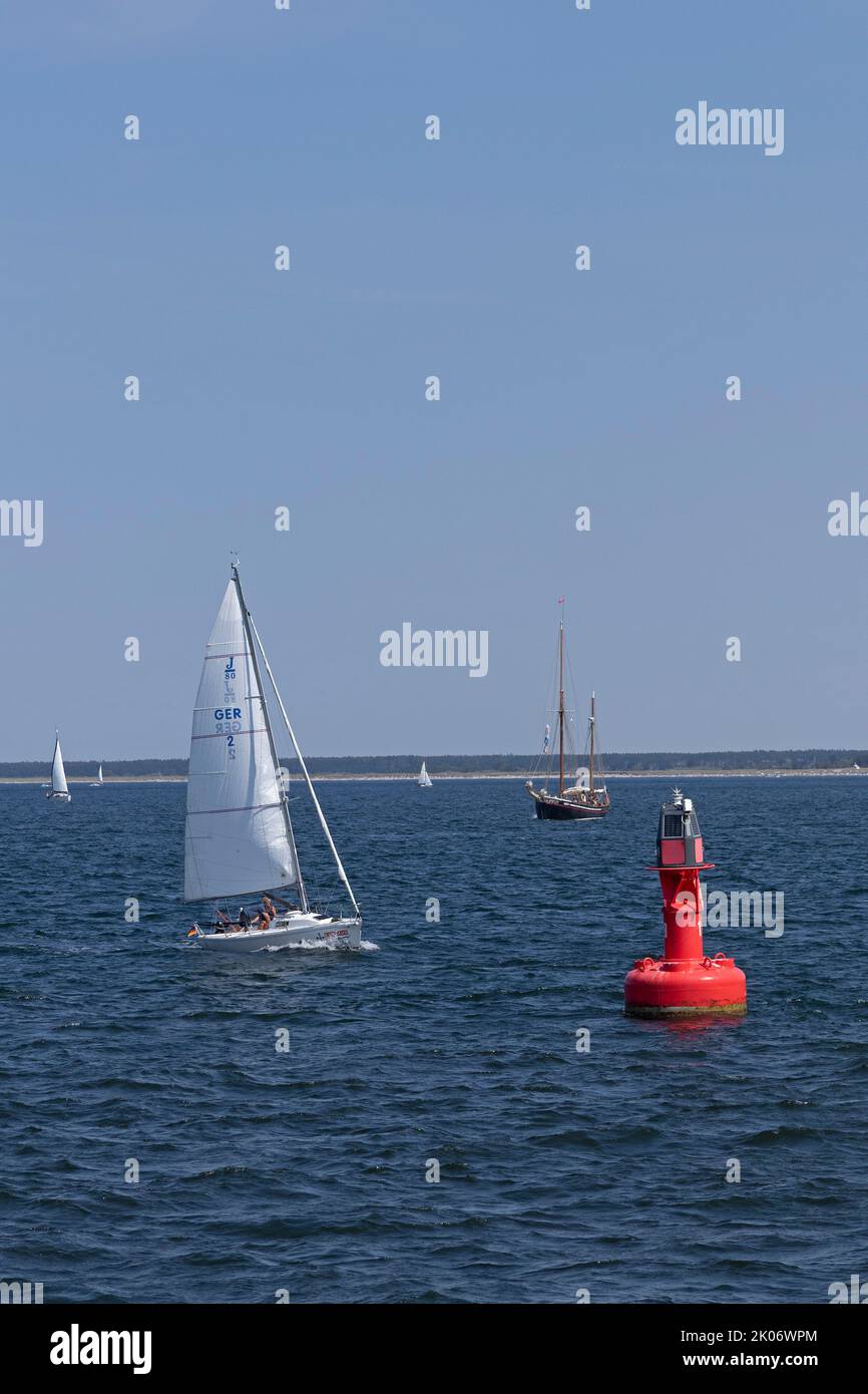Barcos de vela, boya, Mar Báltico, Hanse Sail, Warnemünde, Rostock, Mecklemburgo-Pomerania Occidental, Alemania Foto de stock