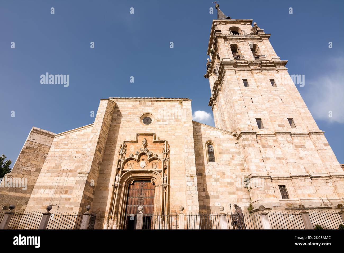Fachada Magistral Catedral de San Justo y Pastor de Alcalá de Henares Foto de stock