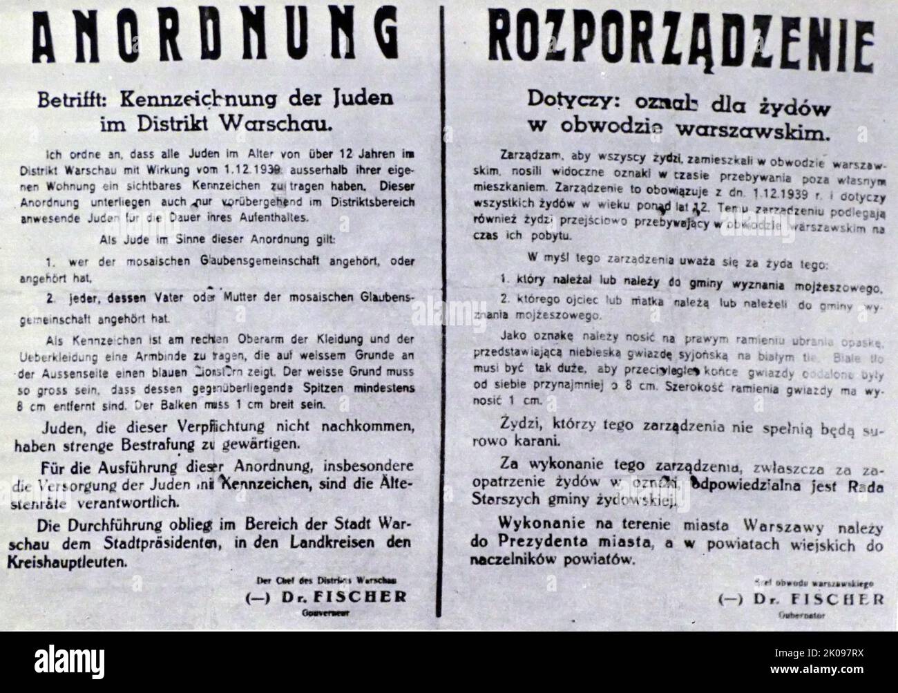 Orden del Gobernador del Distrito de Varsovia, Dr. Fischer, que exige a los judíos o de origen judío llevar una insignia especial en el brazo. Ludwig Fischer (16 de abril de 1905 - 8 de marzo de 1947) fue un abogado, político y criminal de guerra del Partido Nazi alemán que fue ejecutado por crímenes de guerra. Foto de stock