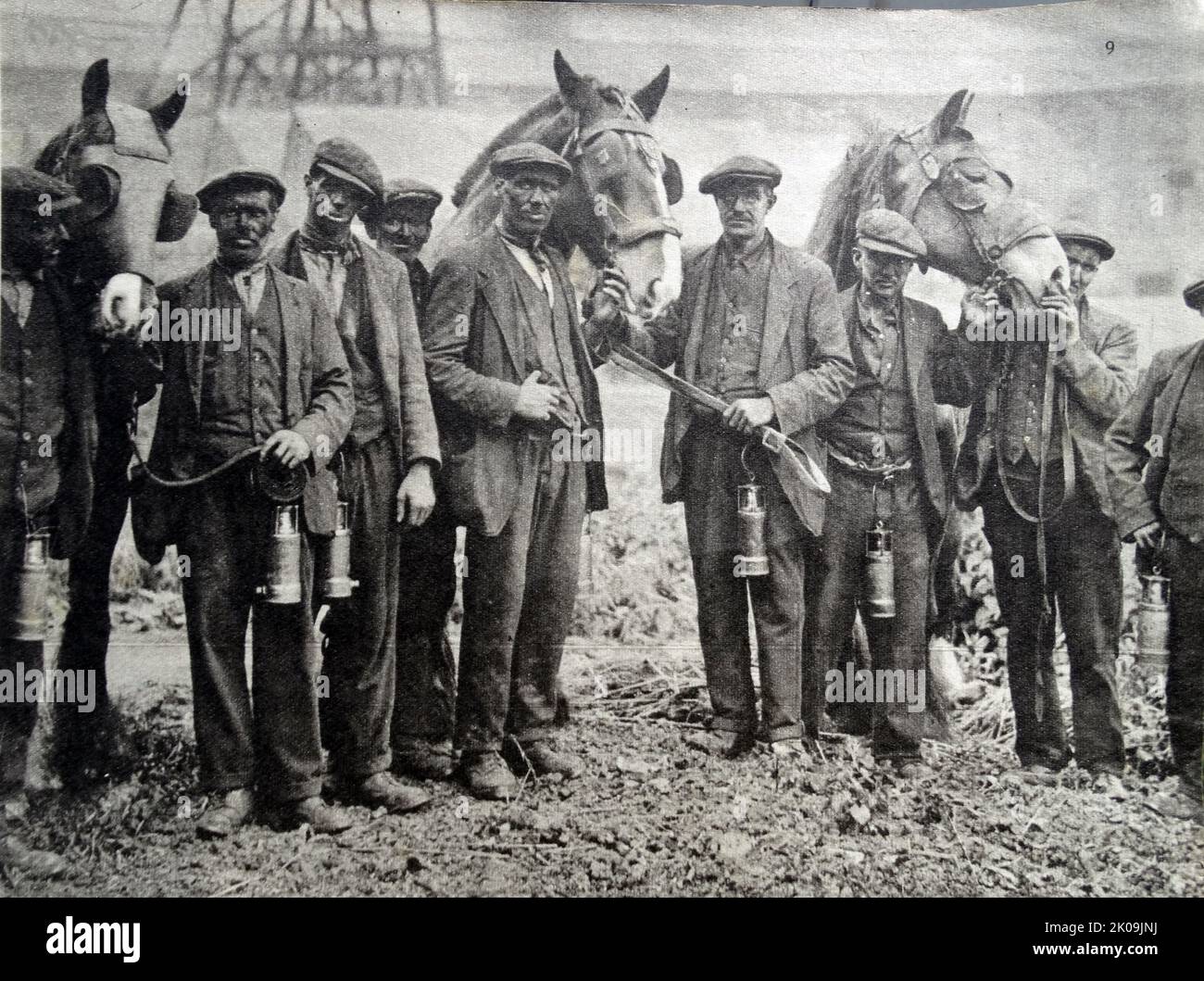 Mineros galeses de carbón con ponis en pit en 1940. Foto de stock