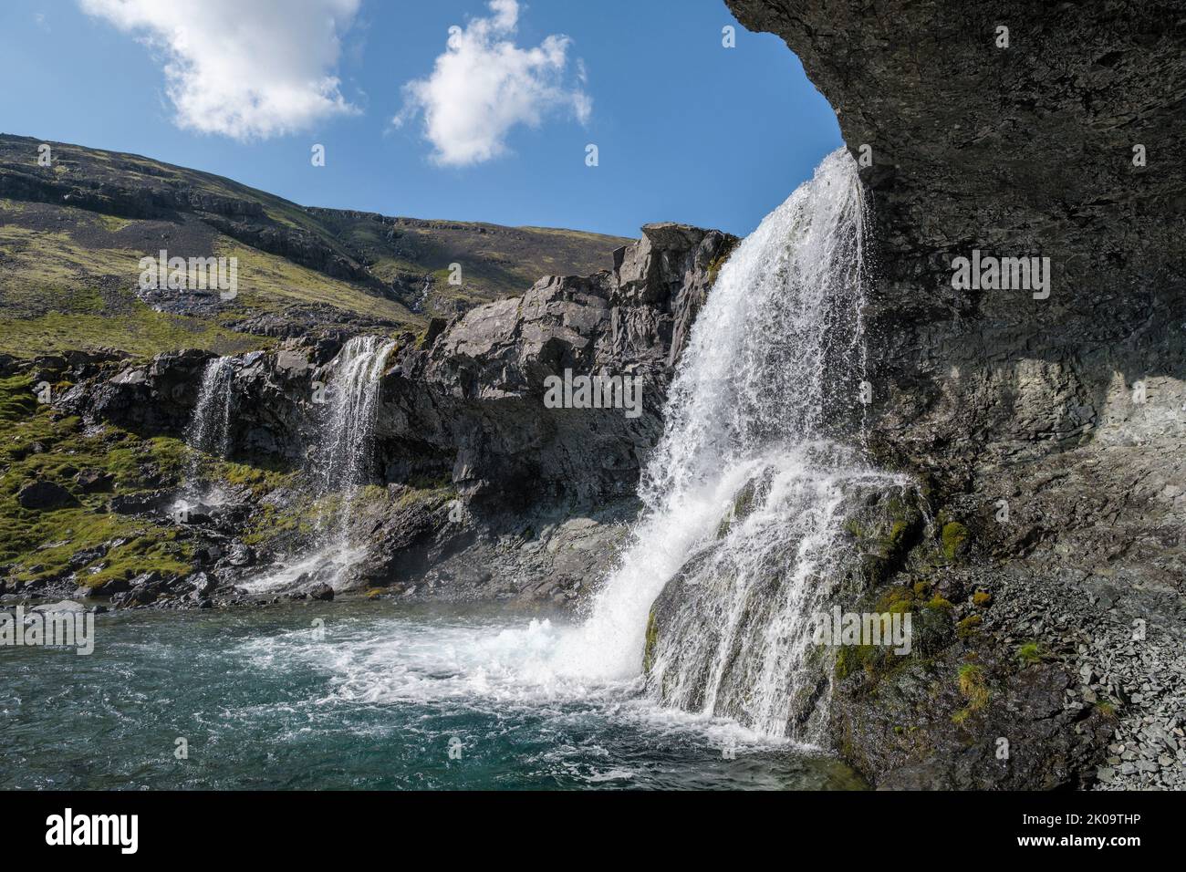 La cascada Skútafoss en el valle Thorgeirsstadadadalur, cerca de Hofn, Islandia Foto de stock