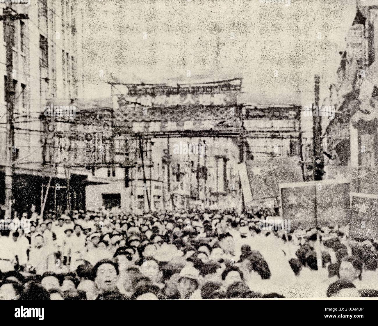 Los estudiantes de Shangai dan la bienvenida al Ejército Popular de