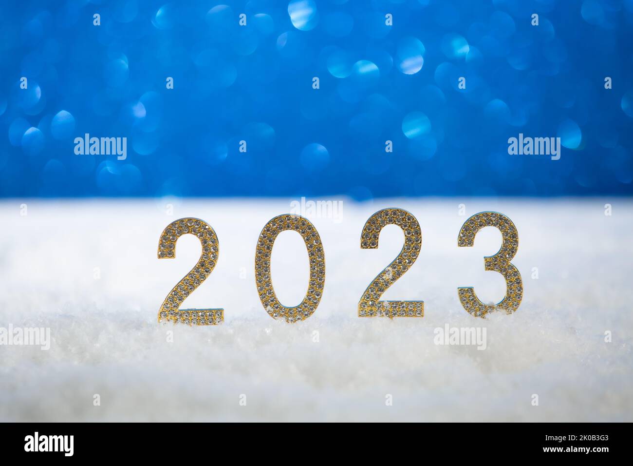 Feliz Año Nuevo 2023. Hermoso fondo nevado de Navidad con números