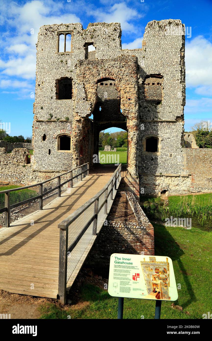 Baconsthorpe Castillo, 15th siglo Interior Gatehouse, castillos medievales, ruinas, Norfolk, Inglaterra, REINO UNIDO Foto de stock