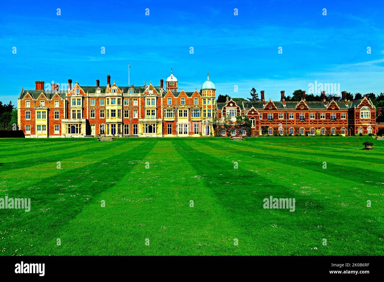 Sandringham House, Royal Residence, frente oeste, Norfolk, Inglaterra, REINO UNIDO Foto de stock