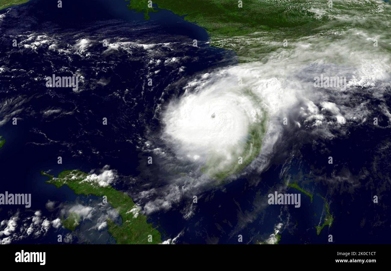 Vistas por satélite y radar del huracán Charley. Vistas por satélite y