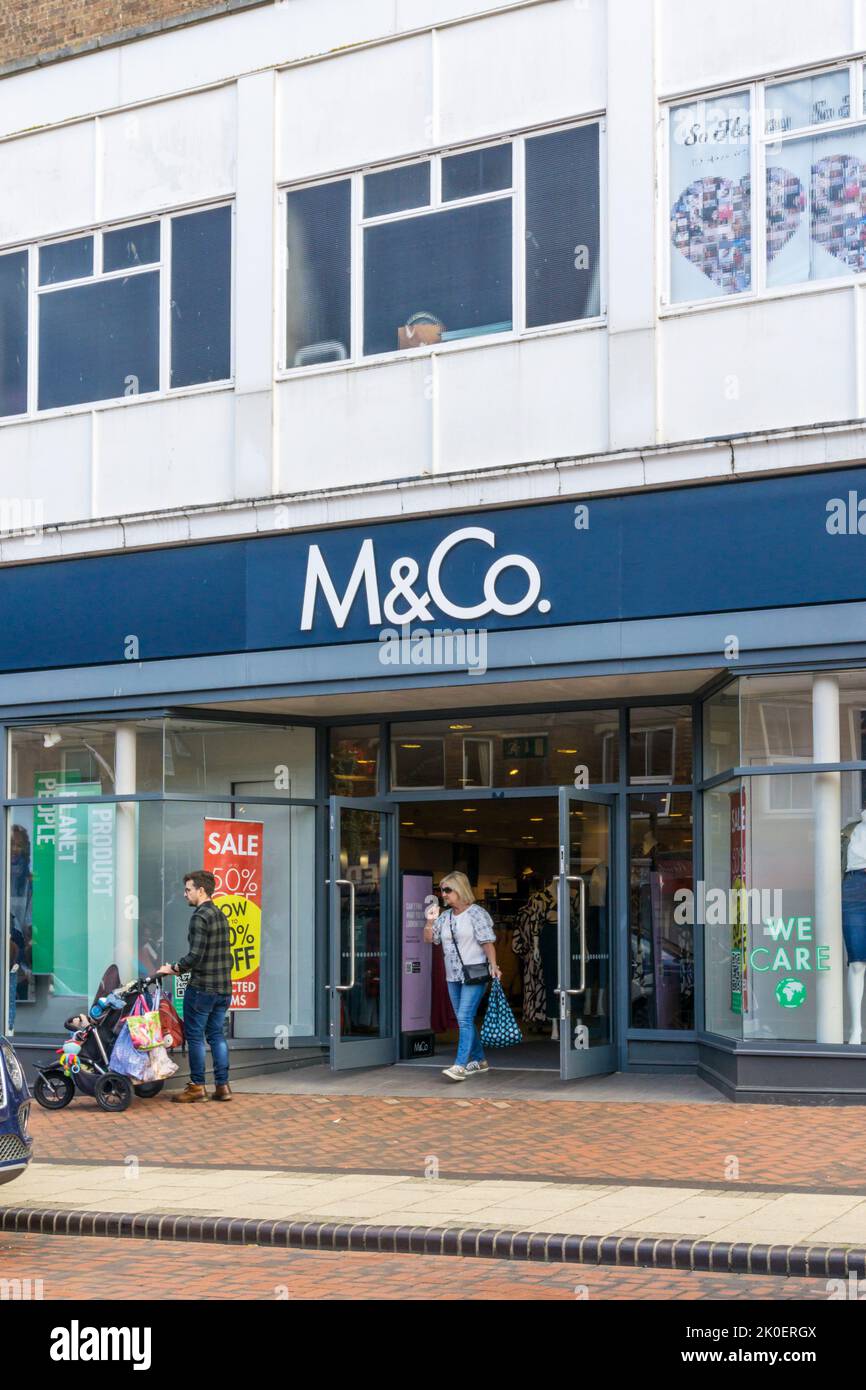 Sucursal de M&Co. Tienda de ropa de cadena escocesa en Hunstanton, Norfolk. Foto de stock