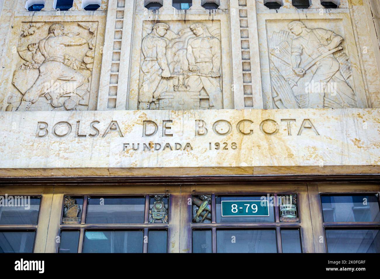 Bogotá Colombia, La Candelaria Centro Histórico centro histórico centro de la ciudad vieja, Bolsa de Bogotá antigua Bolsa fundada 1928 entrada bui Foto de stock
