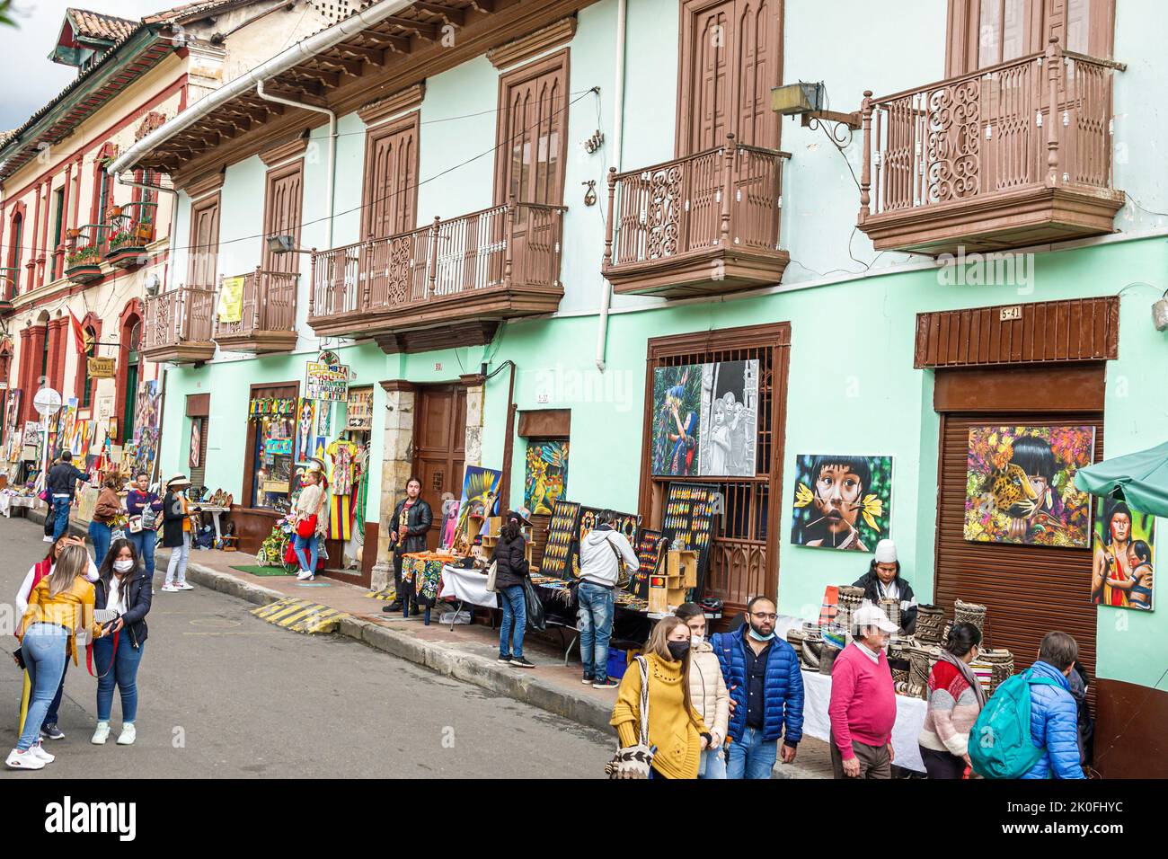 Bogotá Colombia, La Candelaria Centro Histórico centro histórico centro de la ciudad vieja calle 11, tiendas negocios negocios tiendas mercado mar Foto de stock