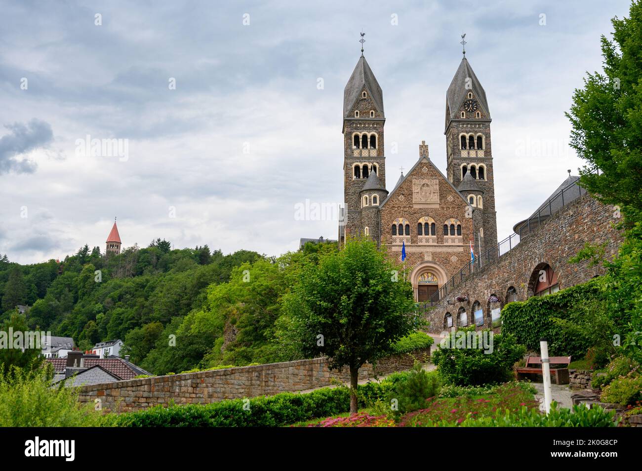 La Iglesia de Santos Cosmas y Damián en Clervaux, Luxemburgo. Foto de stock